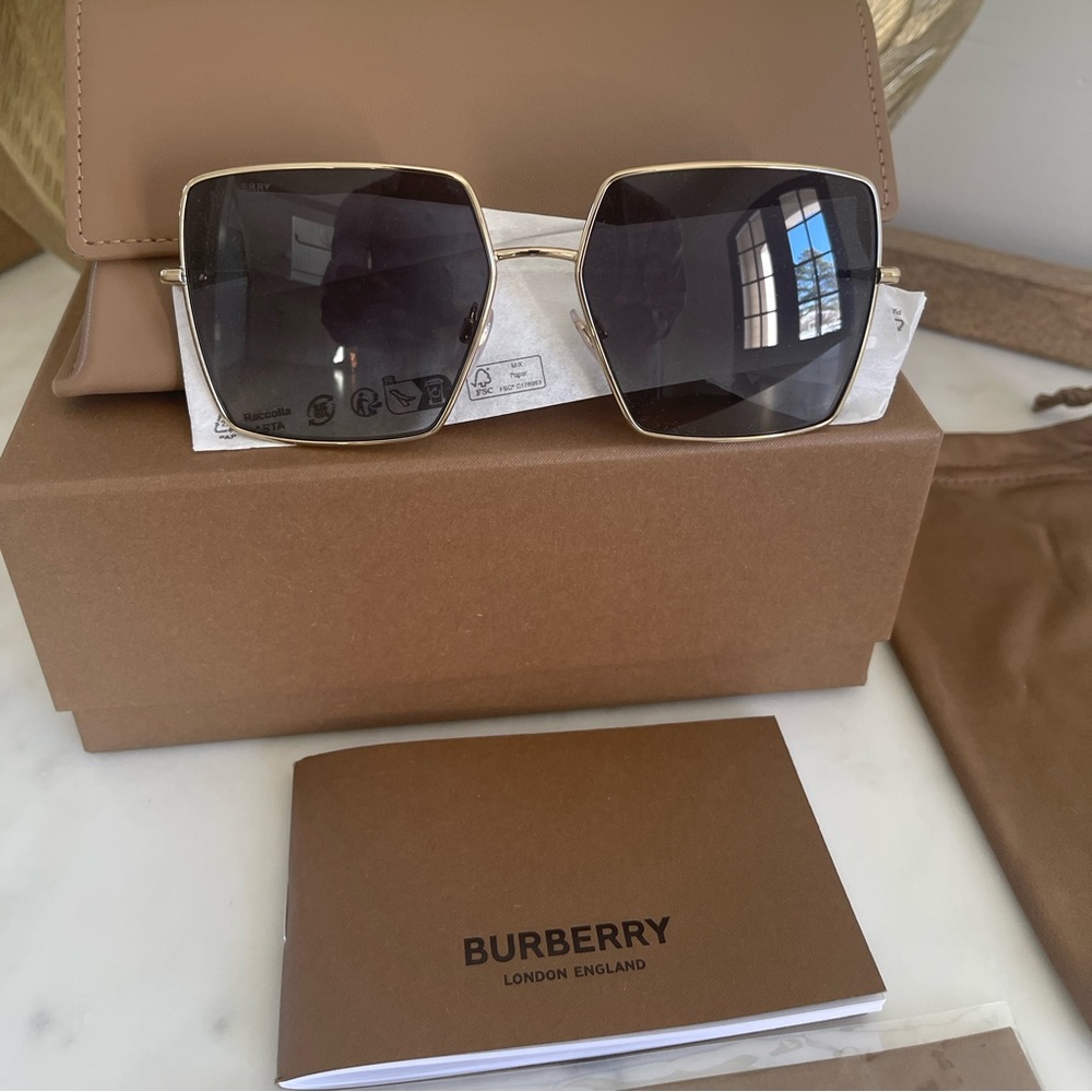 Burberry Daphne Light Gold Sunglasses